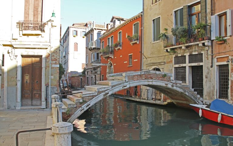 HIDDEN VENICE